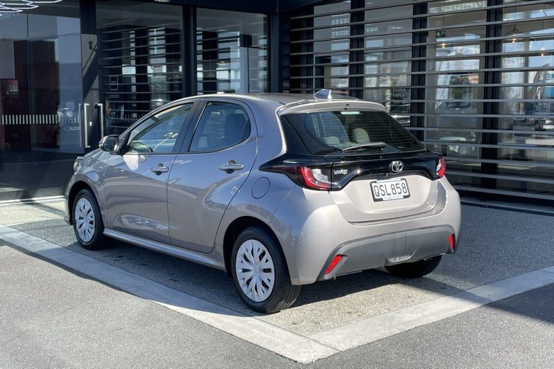 2024 Toyota Yaris GX 1.5, photo 2