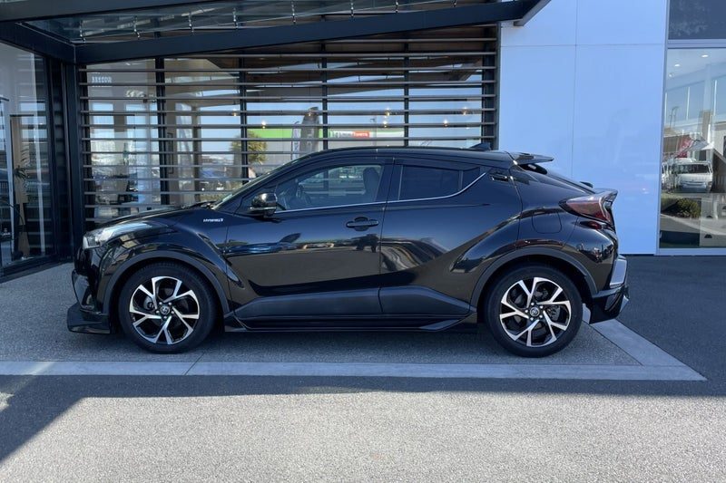 2017 Toyota C-HR 1.8 Petrol Hybrid G FWD SUV, photo 3