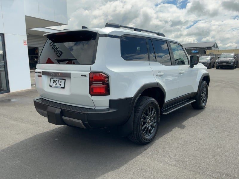 2026 Toyota Land Cruiser Prado GXL, photo 3