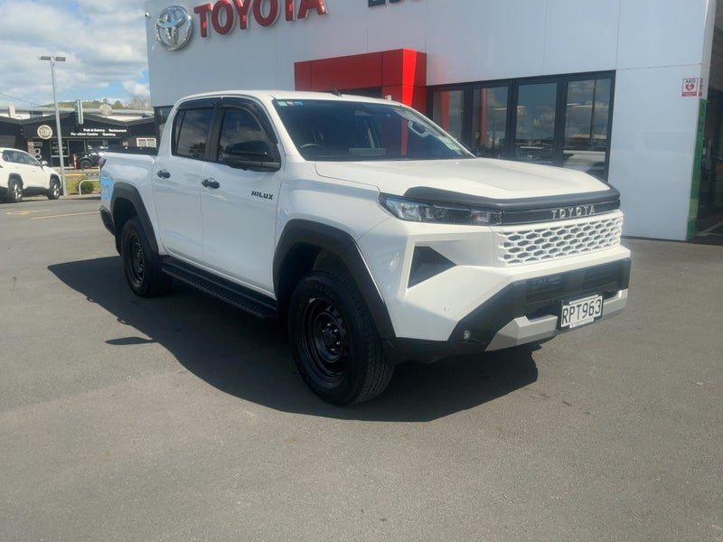 2026 Toyota Hilux SR