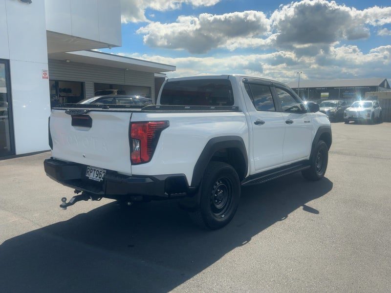 2026 Toyota Hilux SR, photo 3
