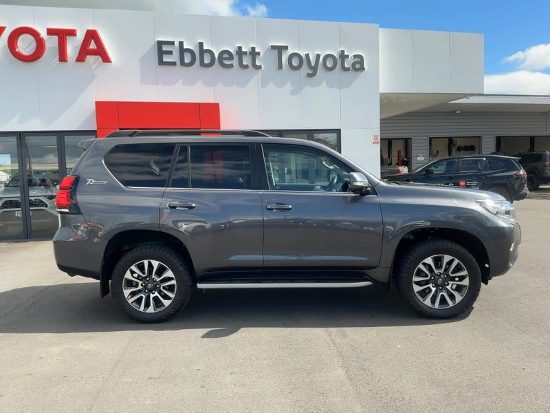 2022 Toyota Land Cruiser Prado VX, photo 2