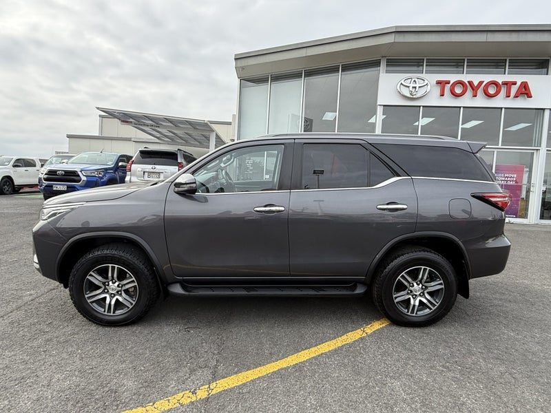 2023 Toyota Fortuner GXL, photo 2