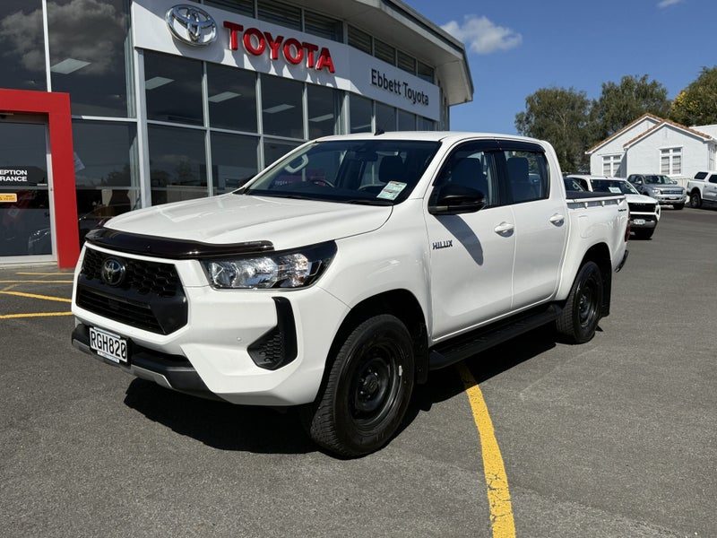 2025 Toyota Hilux SR 2.8DT 6AT 2WD DCW/4D/5S