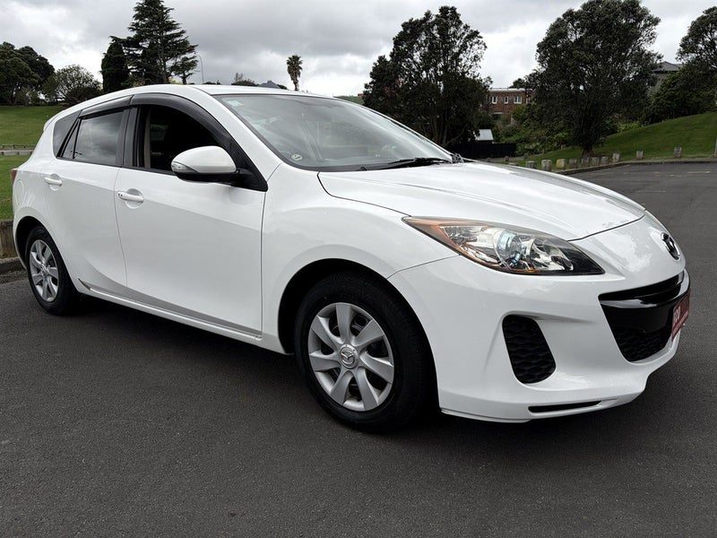 2012 Mazda Axela, photo 2