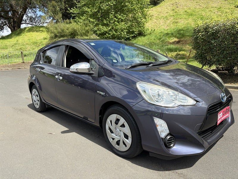 2015 Toyota Aqua 37000 KMS ONLY PUSH BUTTON START, photo 2