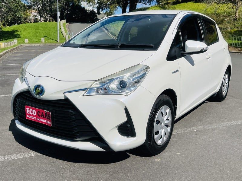 2017 Toyota Vitz YARIS APPLE CAR PLAY NEW STEREO, main photo