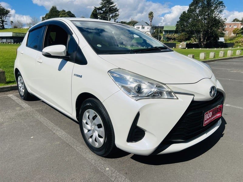 2017 Toyota Vitz YARIS APPLE CAR PLAY NEW STEREO, photo 2