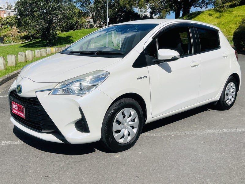 2017 Toyota Vitz YARIS APPLE CAR PLAY NEW STEREO, photo 3