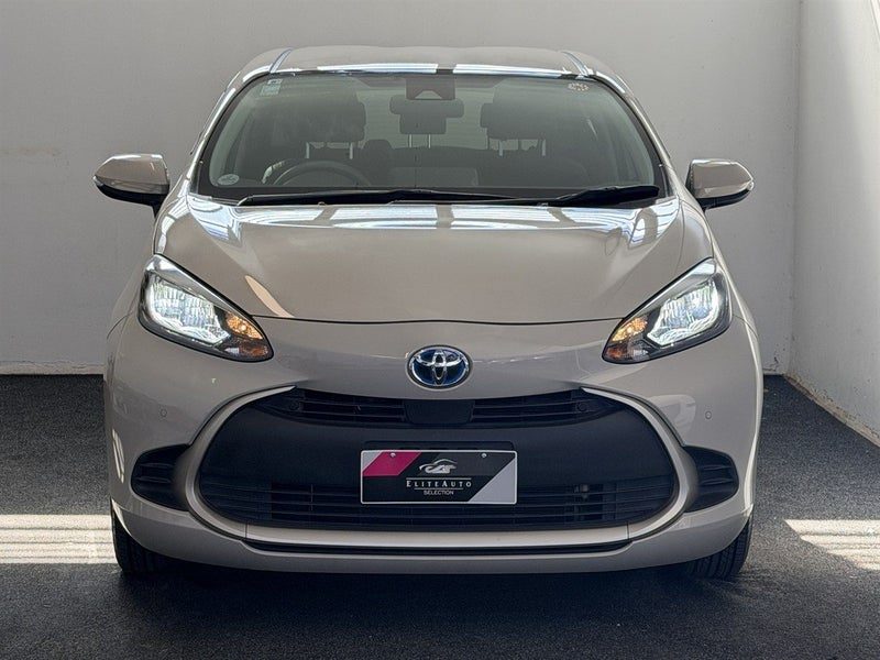 2021 Toyota Aqua Hybrid, photo 2
