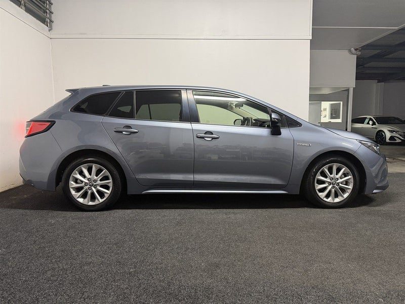 2020 Toyota Corolla Touring S Hybrid Low KM, photo 3