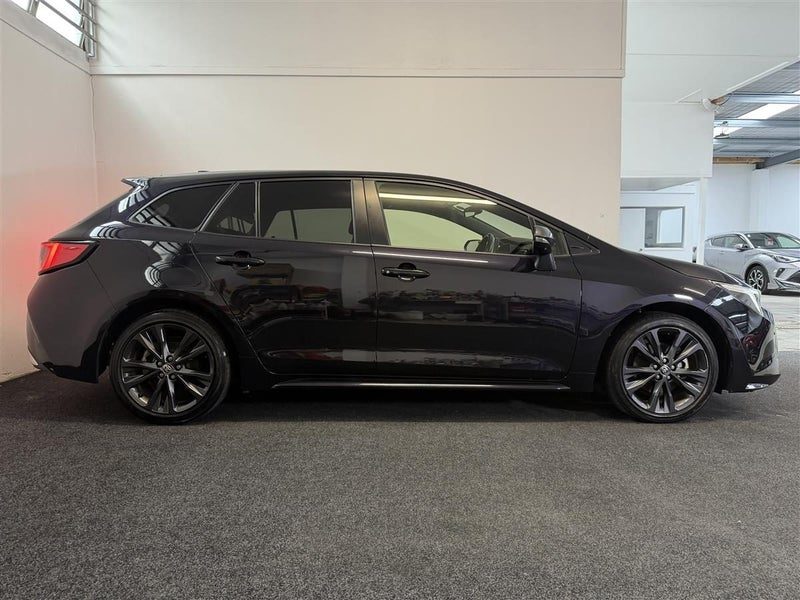 2023 Toyota Corolla Touring WXB Hybrid Low KM, photo 3