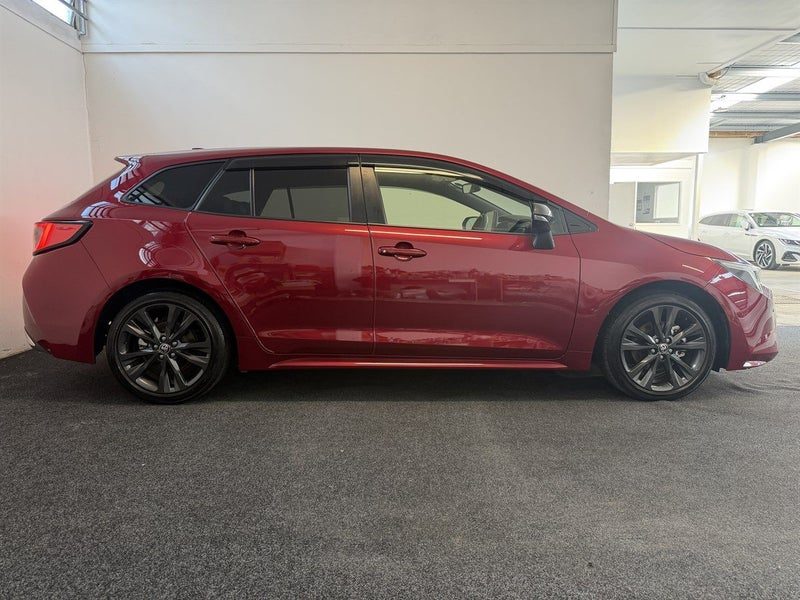 2023 Toyota Corolla Touring WXB Hybrid Low KM, photo 3