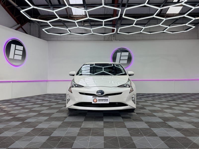 2017 Toyota Prius S HYBRID TIDY CAR, photo 2