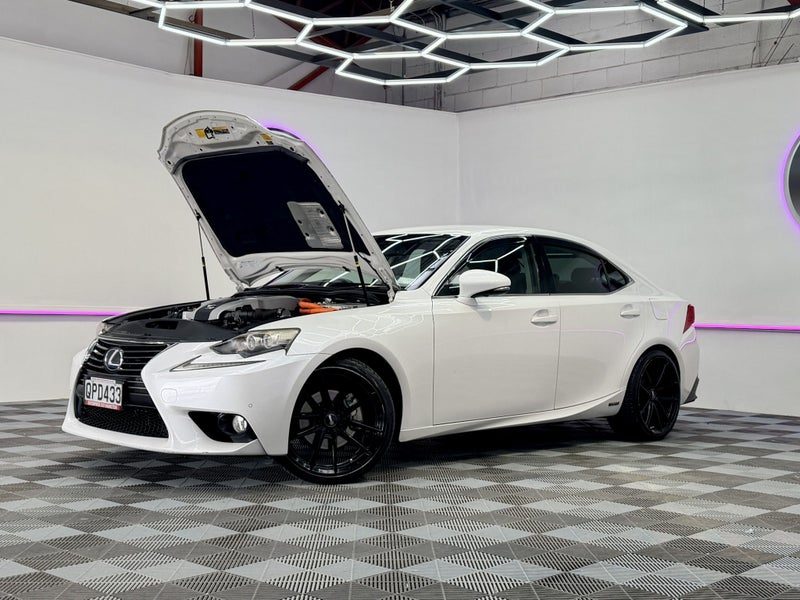 2013 Lexus IS 300h HYBRID, photo 3