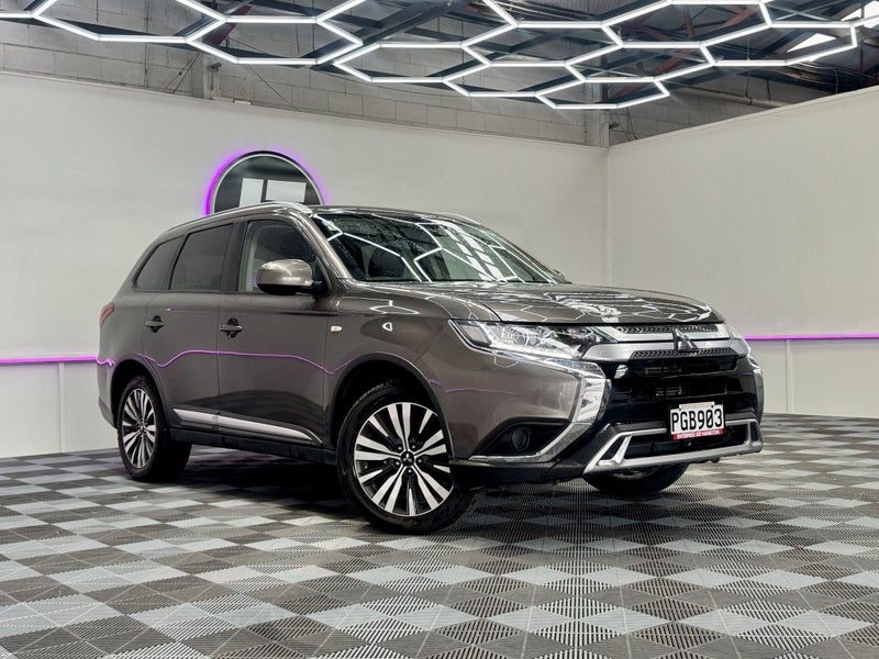 2022 Mitsubishi Outlander LS 7 SEATER, main photo