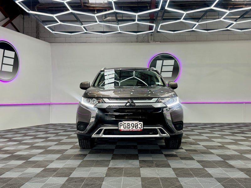 2022 Mitsubishi Outlander LS 7 SEATER, photo 2