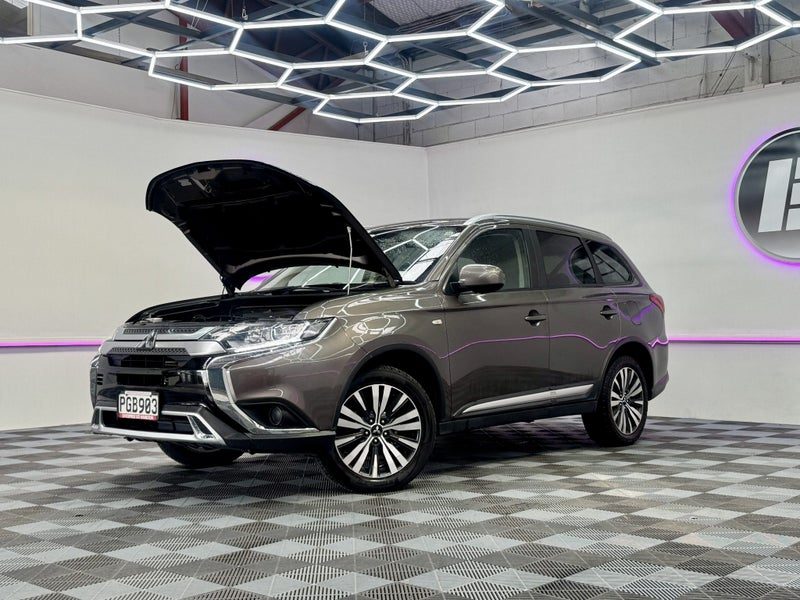 2022 Mitsubishi Outlander LS 7 SEATER, photo 3