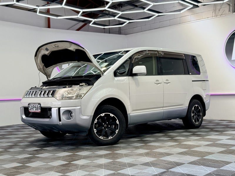 2013 Mitsubishi Delica D5 4X4 8 SEATER, photo 3