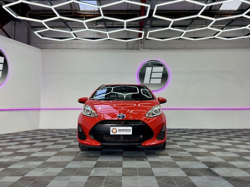 2018 Toyota Aqua S HYBRID STAND OUT, photo 2