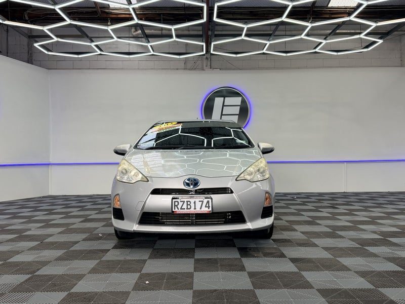2013 Toyota Aqua HYBRID GREAT TOWN CAR, photo 2