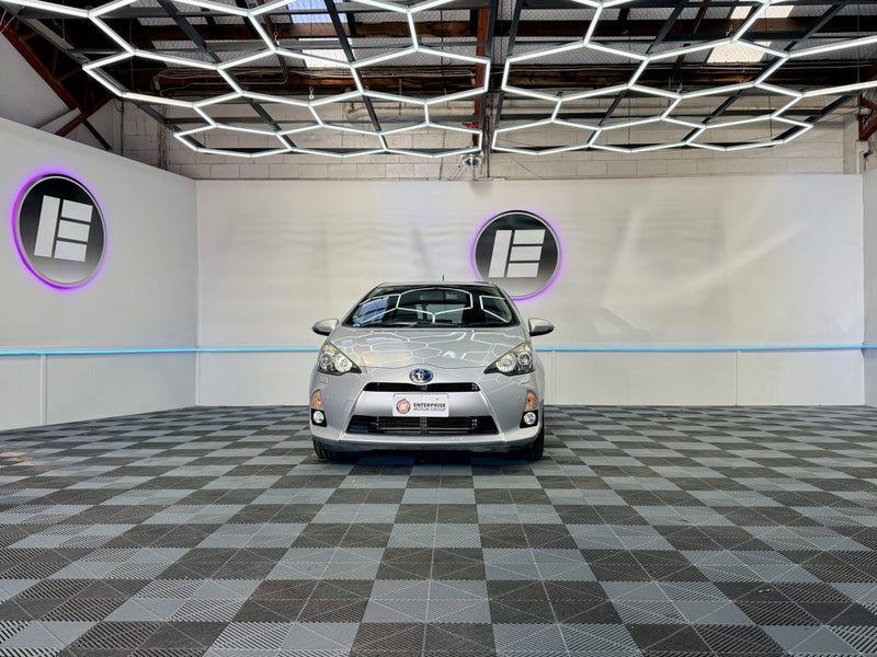 2014 Toyota Aqua HYBRID, photo 2