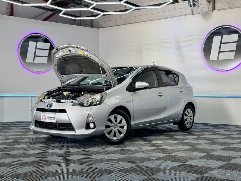 2014 Toyota Aqua HYBRID, photo 3