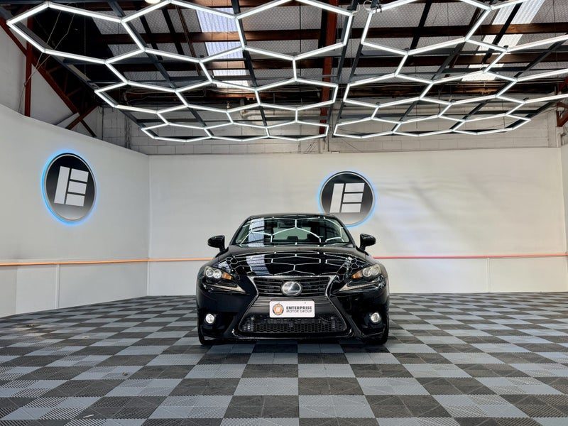 2013 Lexus IS 300h HYBRID VERSION L, photo 2