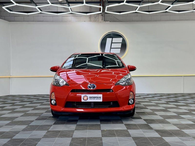 2014 Toyota Aqua HYBRID, photo 2