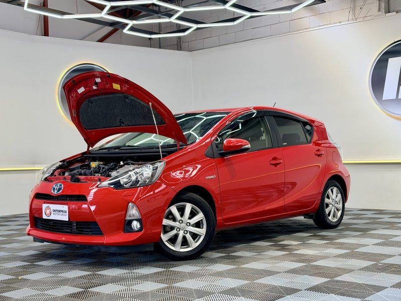 2014 Toyota Aqua HYBRID, photo 3