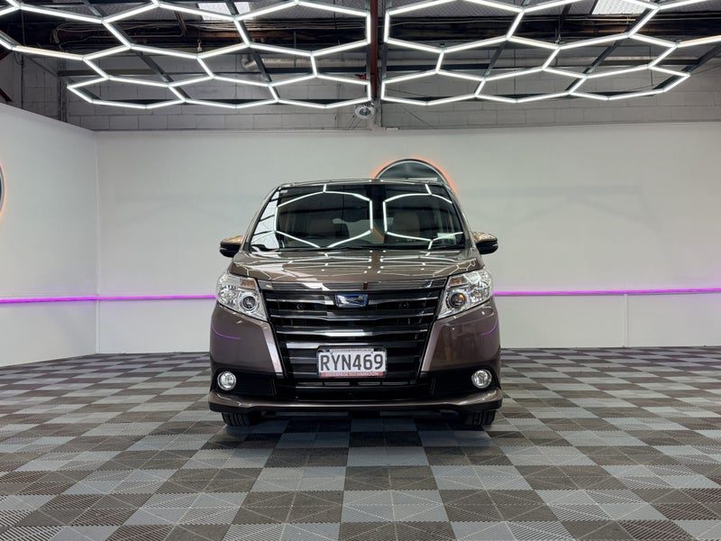 2014 Toyota Noah G HYBRID 7 SEATER, photo 2