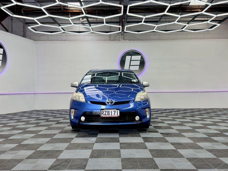 2013 Toyota Prius HYBRID, photo 2