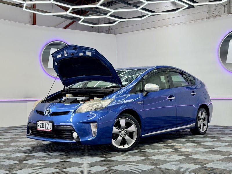 2013 Toyota Prius HYBRID, photo 3