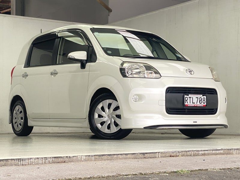 2013 Toyota Porte G WITH DARK TRIM