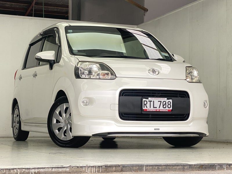 2013 Toyota Porte G WITH DARK TRIM, photo 2
