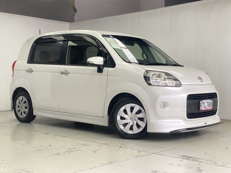 2013 Toyota Porte G WITH DARK TRIM, photo 3