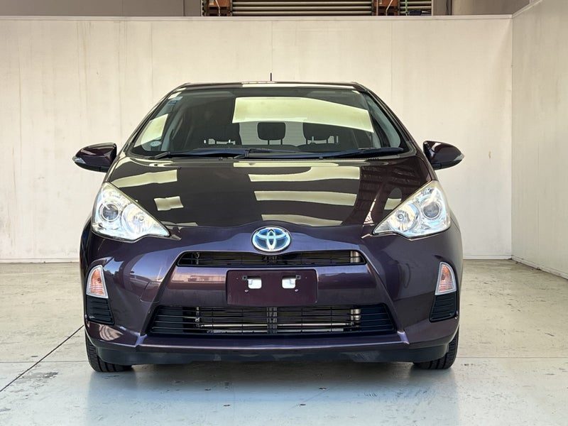 2014 Toyota Aqua HYBRID, photo 2
