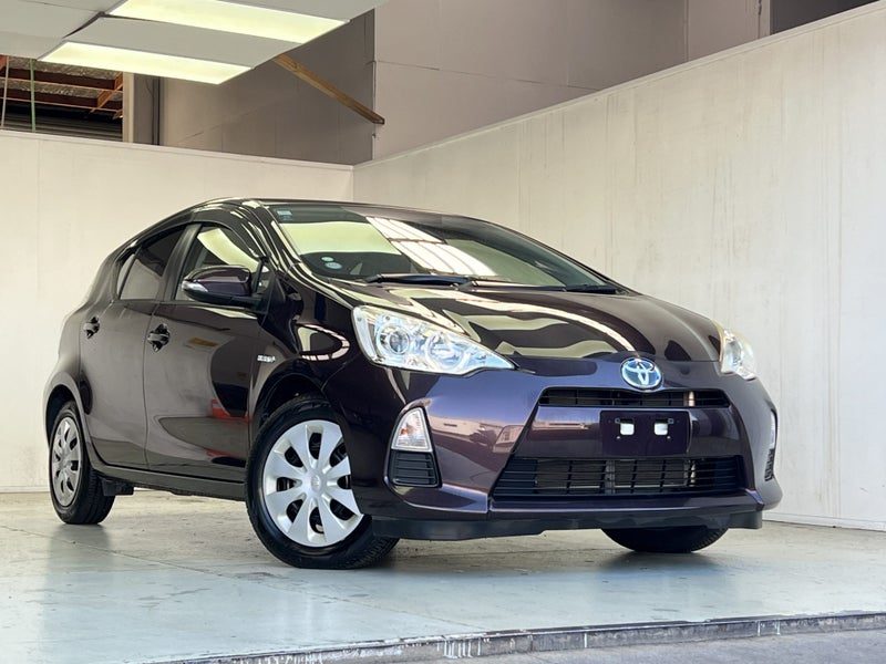 2014 Toyota Aqua HYBRID, photo 3