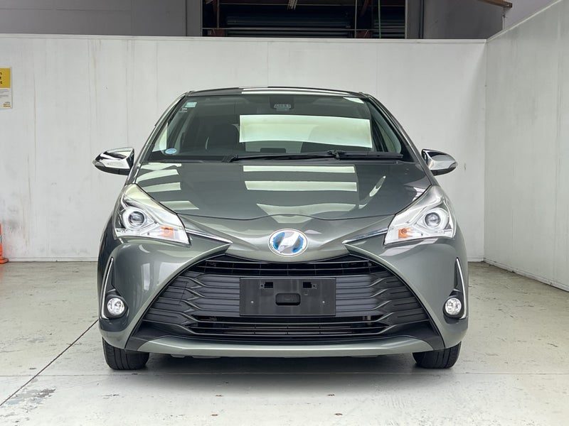2017 Toyota Vitz JEWELA, photo 2