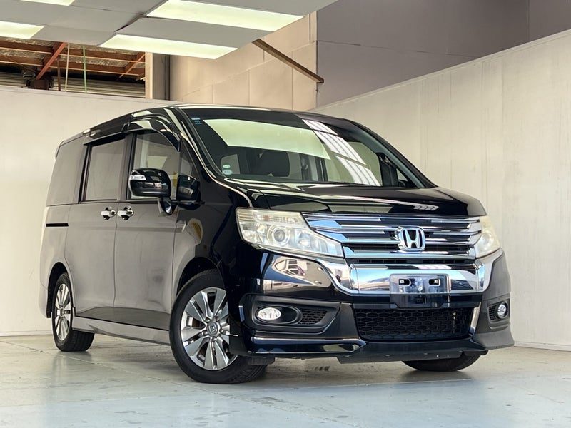2013 Honda Step Wagon SPADA, photo 2
