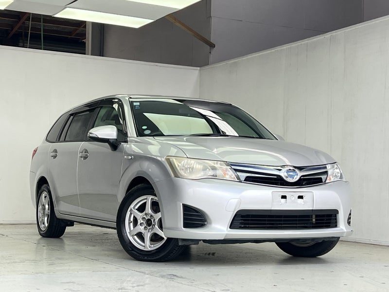 2013 Toyota Corolla FIELDER HYBRID G, photo 3