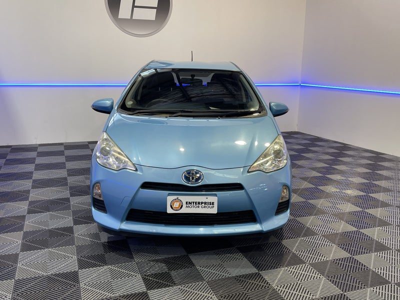 2012 Toyota Aqua S HYBRID LOW 30,000 KMS, photo 2