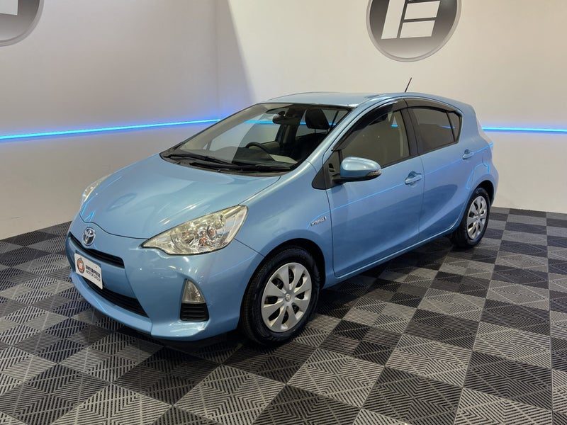 2012 Toyota Aqua S HYBRID LOW 30,000 KMS, photo 3