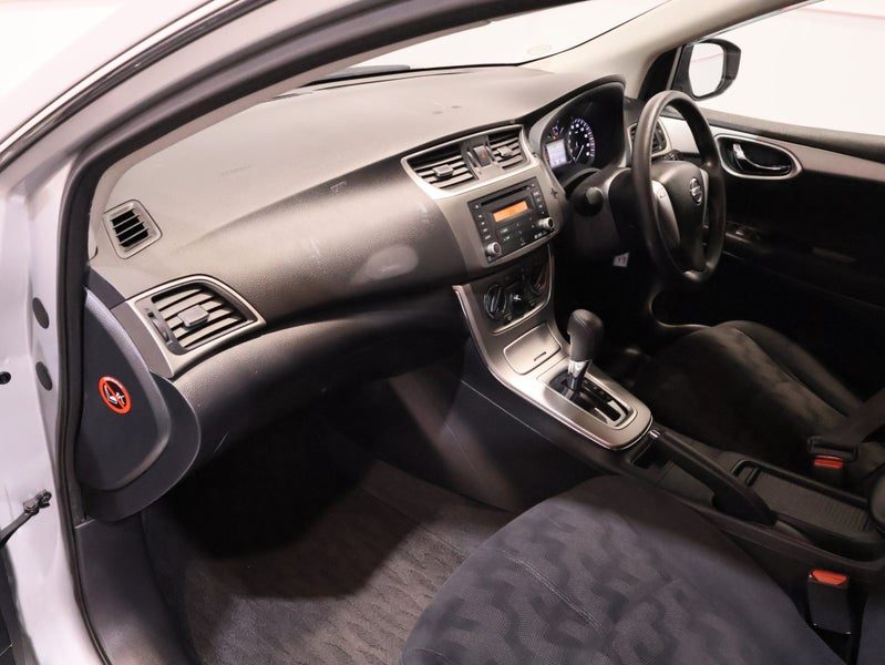 2013 Nissan Sylphy S 5 SEATER, photo 3