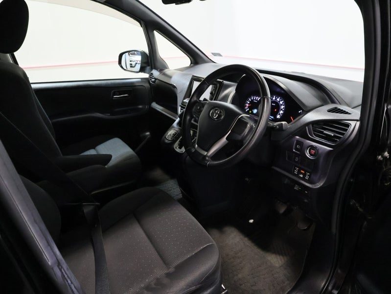 2015 Toyota Noah G 7 SEATER LOW 85,000 KM``S, photo 3
