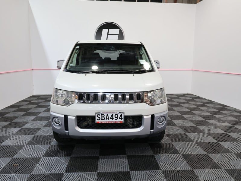 2017 Mitsubishi Delica, photo 2