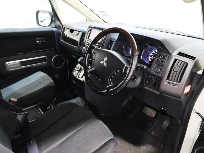 2017 Mitsubishi Delica, photo 3