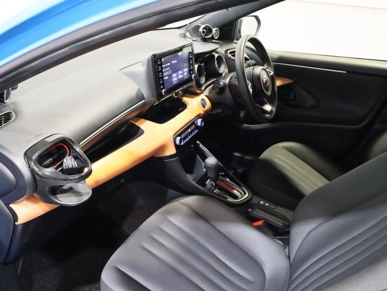 2020 Toyota Yaris G COLOUR PLUS KIT, photo 3