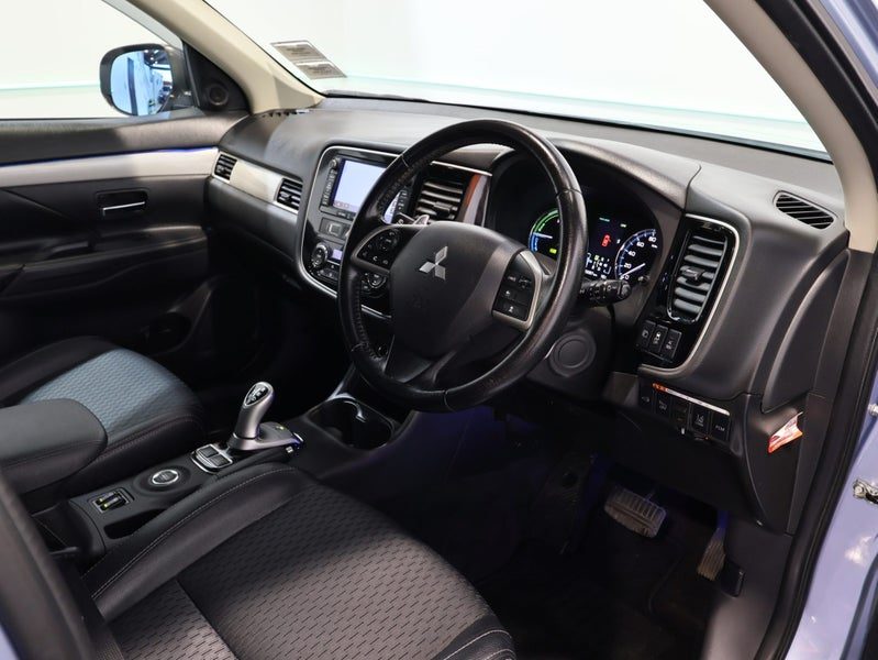2013 Mitsubishi Outlander PHEV, photo 3