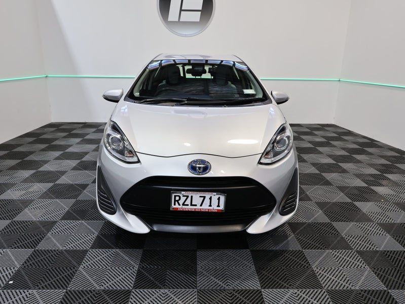 2019 Toyota Aqua HYBRID FUEL SAVER, photo 2